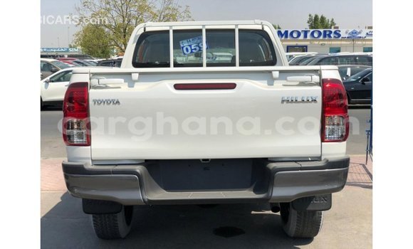 Sayi Imported Toyota Hilux White Mota in Import - Dubai a Ashanti Sayi Imported Toyota Hilux White Mota in Import - Dubai a Ashanti