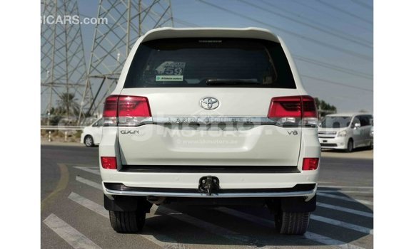 Sayi Imported Toyota Land Cruiser White Mota in Import - Dubai a Ashanti Sayi Imported Toyota Land Cruiser White Mota in Import - Dubai a Ashanti