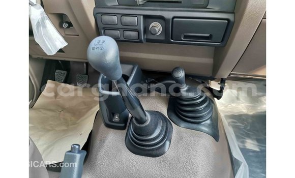 Sayi Imported Toyota Land Cruiser White Mota in Import - Dubai a Ashanti Sayi Imported Toyota Land Cruiser White Mota in Import - Dubai a Ashanti