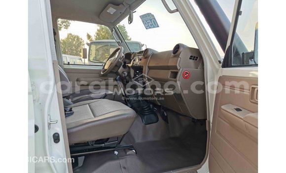 Sayi Imported Toyota Land Cruiser White Mota in Import - Dubai a Ashanti Sayi Imported Toyota Land Cruiser White Mota in Import - Dubai a Ashanti
