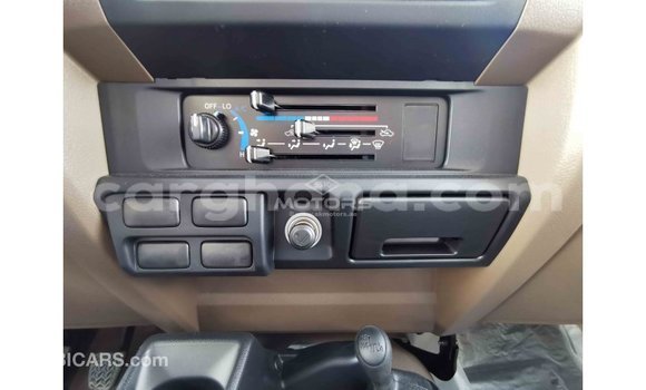 Buy Import Toyota Land Cruiser White Car in Import - Dubai in Ashanti Buy Import Toyota Land Cruiser White Car in Import - Dubai in Ashanti