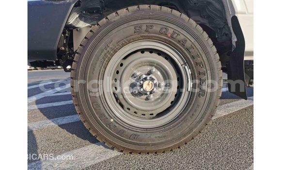 Buy Import Toyota Land Cruiser White Car in Import - Dubai in Ashanti Buy Import Toyota Land Cruiser White Car in Import - Dubai in Ashanti