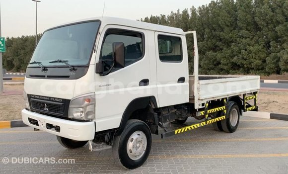 Sayi Imported Mitsubishi Fuso White Babbar mota in Import - Dubai a Ashanti Sayi Imported Mitsubishi Fuso White Babbar mota in Import - Dubai a Ashanti