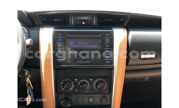 Sayi Imported Toyota Fortuner White Mota in Import - Dubai a Ashanti Sayi Imported Toyota Fortuner White Mota in Import - Dubai a Ashanti