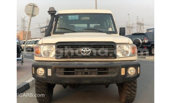 Ra Imported Toyota Land Cruiser funfun Ọkọ̀ in Import - Dubai ni Ashanti Ra Imported Toyota Land Cruiser funfun Ọkọ̀ in Import - Dubai ni Ashanti