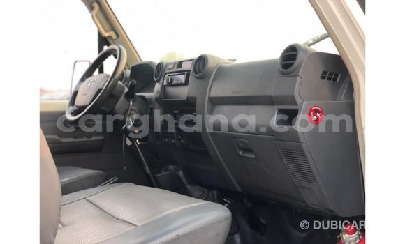 Ra Imported Toyota Land Cruiser funfun Ọkọ̀ in Import - Dubai ni Ashanti Ra Imported Toyota Land Cruiser funfun Ọkọ̀ in Import - Dubai ni Ashanti