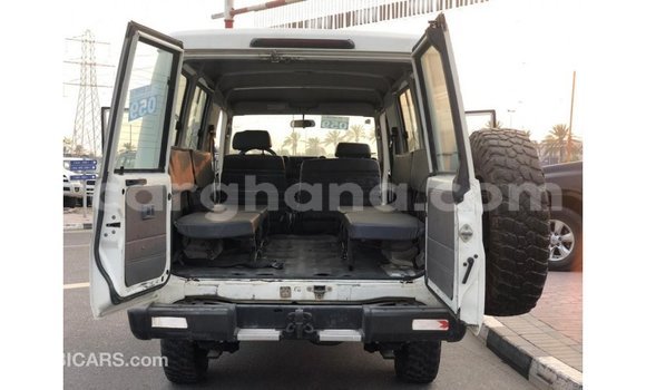 Ra Imported Toyota Land Cruiser funfun Ọkọ̀ in Import - Dubai ni Ashanti Ra Imported Toyota Land Cruiser funfun Ọkọ̀ in Import - Dubai ni Ashanti