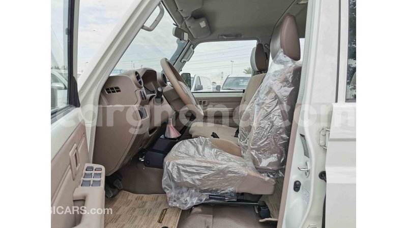 Big with watermark toyota land cruiser ashanti import dubai 22667