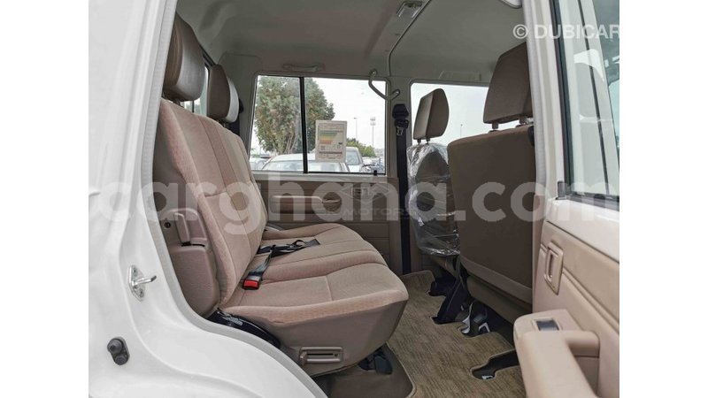 Big with watermark toyota land cruiser ashanti import dubai 22667