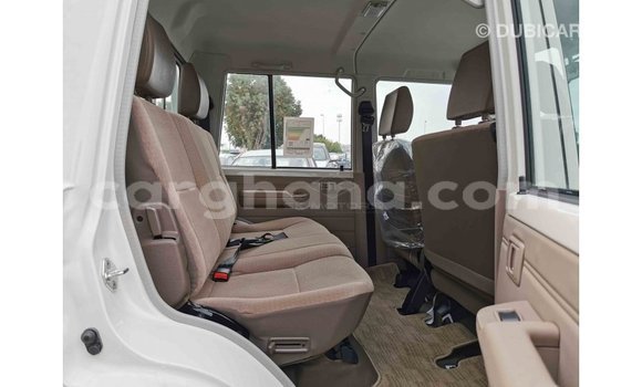 Buy Import Toyota Land Cruiser White Car in Import - Dubai in Ashanti Buy Import Toyota Land Cruiser White Car in Import - Dubai in Ashanti