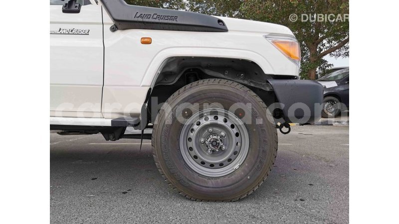 Big with watermark toyota land cruiser ashanti import dubai 22667