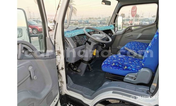 Sayi Imported Mitsubishi Fuso White Babbar mota in Import - Dubai a Ashanti Sayi Imported Mitsubishi Fuso White Babbar mota in Import - Dubai a Ashanti