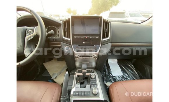 Sayi Imported Toyota Land Cruiser White Mota in Import - Dubai a Ashanti Sayi Imported Toyota Land Cruiser White Mota in Import - Dubai a Ashanti