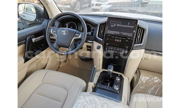 Sayi Imported Toyota Land Cruiser White Mota in Import - Dubai a Ashanti Sayi Imported Toyota Land Cruiser White Mota in Import - Dubai a Ashanti