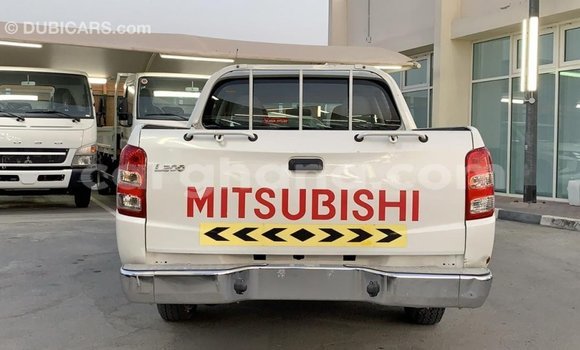 Sayi Imported Mitsubishi L200 White Mota in Import - Dubai a Ashanti Sayi Imported Mitsubishi L200 White Mota in Import - Dubai a Ashanti
