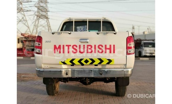 Sayi Imported Mitsubishi L200 White Mota in Import - Dubai a Ashanti Sayi Imported Mitsubishi L200 White Mota in Import - Dubai a Ashanti