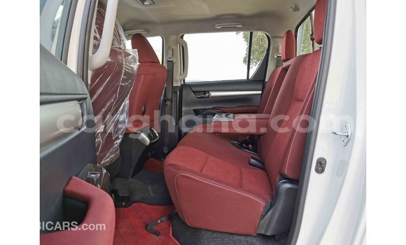 Sayi Imported Toyota Hilux White Mota in Import - Dubai a Ashanti Sayi Imported Toyota Hilux White Mota in Import - Dubai a Ashanti