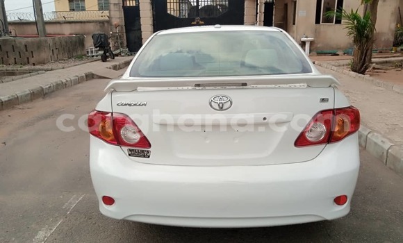 Ra Àlòkù Toyota Corolla funfun Ọkọ̀ in Sekondi ni Oorun