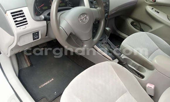 Ra Àlòkù Toyota Corolla funfun Ọkọ̀ in Sekondi ni Oorun Ra Àlòkù Toyota Corolla funfun Ọkọ̀ in Sekondi ni Oorun