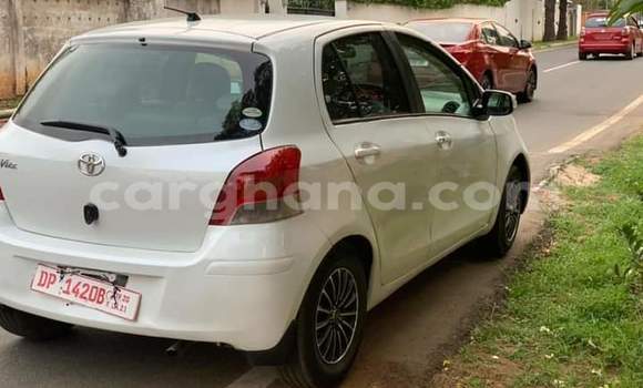 Sayi Na hannu Toyota Vitz White Mota in Sekondi a Yamma