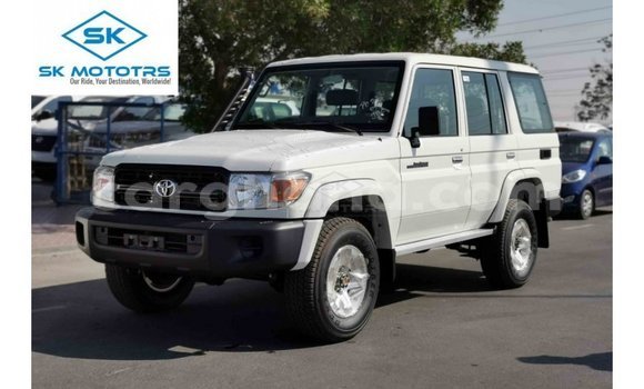 Ra Imported Toyota Land Cruiser funfun Ọkọ̀ in Import - Dubai ni Ashanti Ra Imported Toyota Land Cruiser funfun Ọkọ̀ in Import - Dubai ni Ashanti
