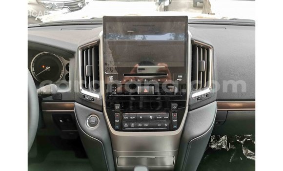 Sayi Imported Toyota Land Cruiser White Mota in Import - Dubai a Ashanti Sayi Imported Toyota Land Cruiser White Mota in Import - Dubai a Ashanti