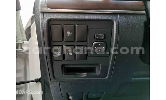 Sayi Imported Toyota Land Cruiser White Mota in Import - Dubai a Ashanti Sayi Imported Toyota Land Cruiser White Mota in Import - Dubai a Ashanti