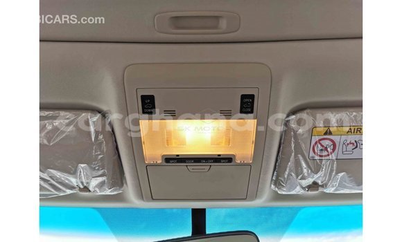 Sayi Imported Toyota Land Cruiser White Mota in Import - Dubai a Ashanti Sayi Imported Toyota Land Cruiser White Mota in Import - Dubai a Ashanti