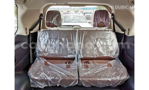 Sayi Imported Toyota Land Cruiser White Mota in Import - Dubai a Ashanti Sayi Imported Toyota Land Cruiser White Mota in Import - Dubai a Ashanti