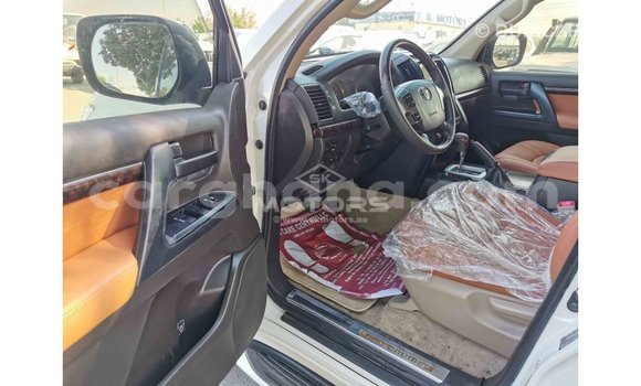 Sayi Imported Toyota Land Cruiser White Mota in Import - Dubai a Ashanti Sayi Imported Toyota Land Cruiser White Mota in Import - Dubai a Ashanti