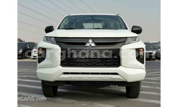 Sayi Imported Mitsubishi L200 White Mota in Import - Dubai a Ashanti Sayi Imported Mitsubishi L200 White Mota in Import - Dubai a Ashanti