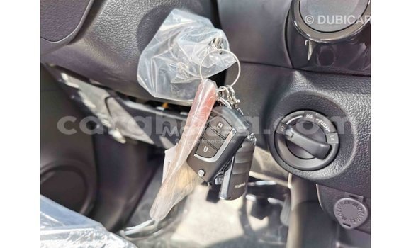 Sayi Imported Toyota Hilux White Mota in Import - Dubai a Ashanti Sayi Imported Toyota Hilux White Mota in Import - Dubai a Ashanti