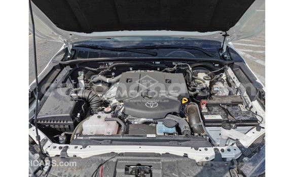 Sayi Imported Toyota Hilux White Mota in Import - Dubai a Ashanti Sayi Imported Toyota Hilux White Mota in Import - Dubai a Ashanti