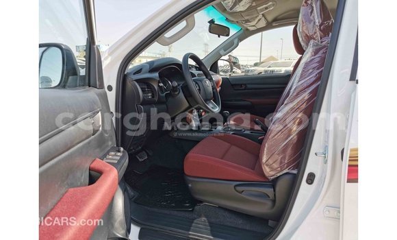 Sayi Imported Toyota Hilux White Mota in Import - Dubai a Ashanti Sayi Imported Toyota Hilux White Mota in Import - Dubai a Ashanti