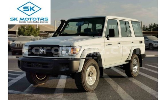 Sayi Imported Toyota Land Cruiser White Mota in Import - Dubai a Ashanti Sayi Imported Toyota Land Cruiser White Mota in Import - Dubai a Ashanti