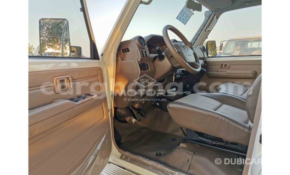 Sayi Imported Toyota Land Cruiser White Mota in Import - Dubai a Ashanti Sayi Imported Toyota Land Cruiser White Mota in Import - Dubai a Ashanti