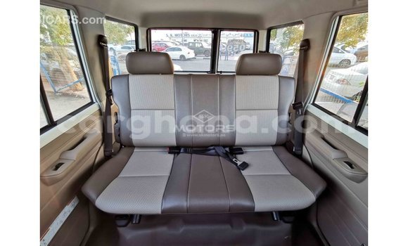 Sayi Imported Toyota Land Cruiser White Mota in Import - Dubai a Ashanti Sayi Imported Toyota Land Cruiser White Mota in Import - Dubai a Ashanti