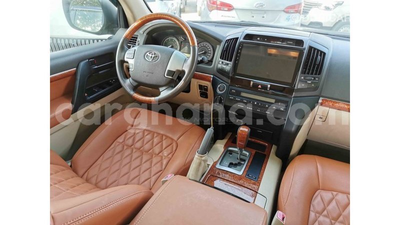 Big with watermark toyota land cruiser ashanti import dubai 22982