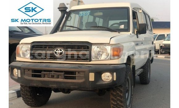 Buy Import Toyota Land Cruiser White Car in Import - Dubai in Ashanti Buy Import Toyota Land Cruiser White Car in Import - Dubai in Ashanti