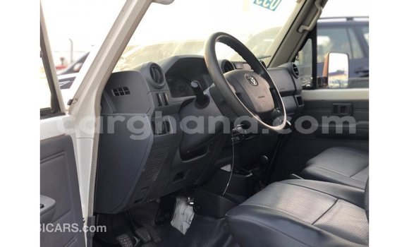 Buy Import Toyota Land Cruiser White Car in Import - Dubai in Ashanti Buy Import Toyota Land Cruiser White Car in Import - Dubai in Ashanti