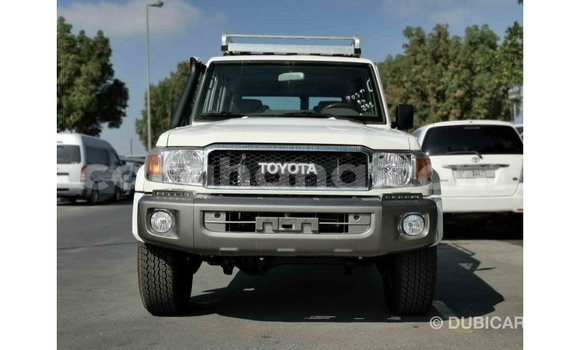 Ra Imported Toyota Land Cruiser funfun Ọkọ̀ in Import - Dubai ni Ashanti Ra Imported Toyota Land Cruiser funfun Ọkọ̀ in Import - Dubai ni Ashanti