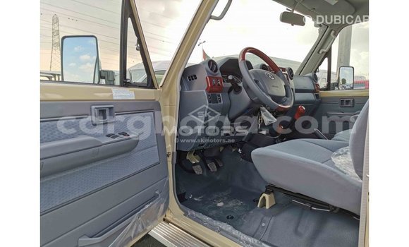 Buy Import Toyota Land Cruiser Beige Car in Import - Dubai in Ashanti Buy Import Toyota Land Cruiser Beige Car in Import - Dubai in Ashanti