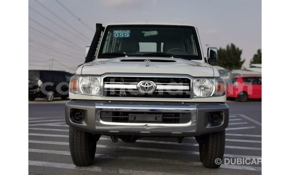 Sayi Imported Toyota Land Cruiser White Mota in Import - Dubai a Ashanti Sayi Imported Toyota Land Cruiser White Mota in Import - Dubai a Ashanti