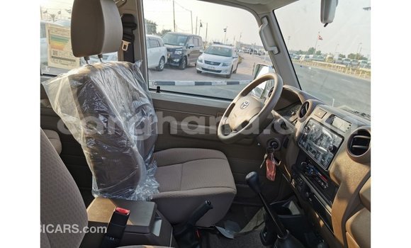 Sayi Imported Toyota Land Cruiser White Mota in Import - Dubai a Ashanti Sayi Imported Toyota Land Cruiser White Mota in Import - Dubai a Ashanti