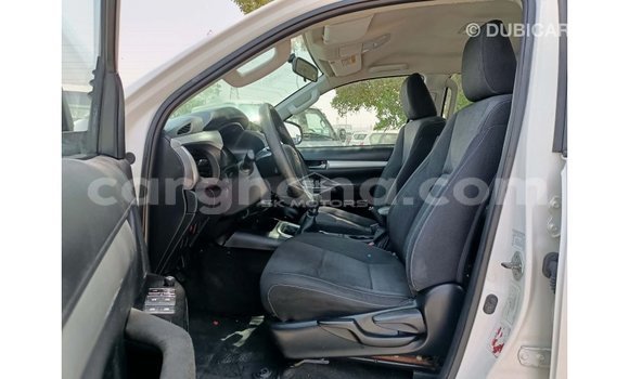 Sayi Imported Toyota Hilux White Mota in Import - Dubai a Ashanti Sayi Imported Toyota Hilux White Mota in Import - Dubai a Ashanti