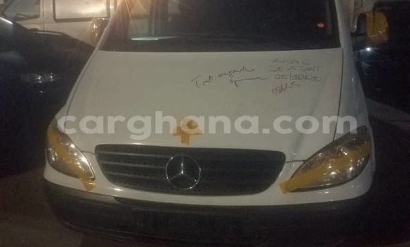 Ra Àlòkù Mercedes-Benz C180 COUPE funfun Ọkọ̀ in Accra ni Greater Accra