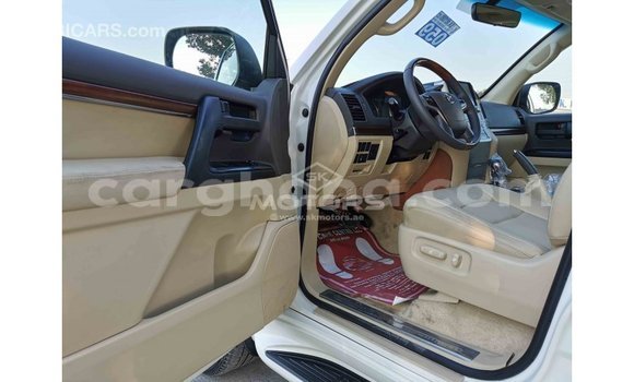 Buy Import Toyota Land Cruiser White Car in Import - Dubai in Ashanti Buy Import Toyota Land Cruiser White Car in Import - Dubai in Ashanti