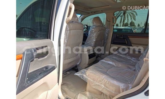 Ra Imported Toyota Land Cruiser funfun Ọkọ̀ in Import - Dubai ni Ashanti Ra Imported Toyota Land Cruiser funfun Ọkọ̀ in Import - Dubai ni Ashanti