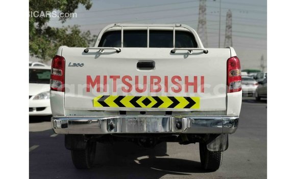 Sayi Imported Mitsubishi L200 White Mota in Import - Dubai a Ashanti Sayi Imported Mitsubishi L200 White Mota in Import - Dubai a Ashanti