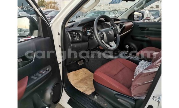 Sayi Imported Toyota Hilux White Mota in Import - Dubai a Ashanti Sayi Imported Toyota Hilux White Mota in Import - Dubai a Ashanti